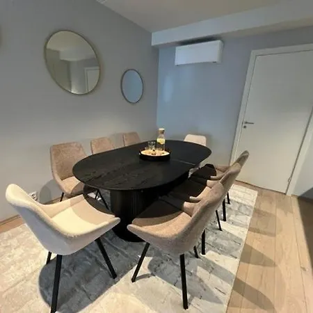 Fantastic On Prime Location דירה *